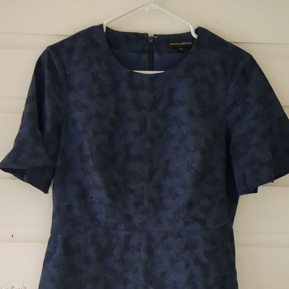 Banana Republic Navy Black Camo Fitted Dress, Size 4 - Picture 4 of 8